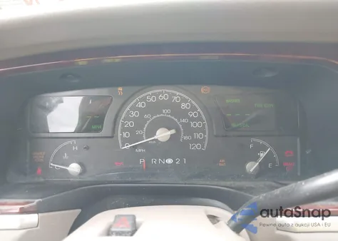 2003 Lincoln Town Car Signature z USA, uszkodzony, nr VIN 1LNHM82W63Y693150